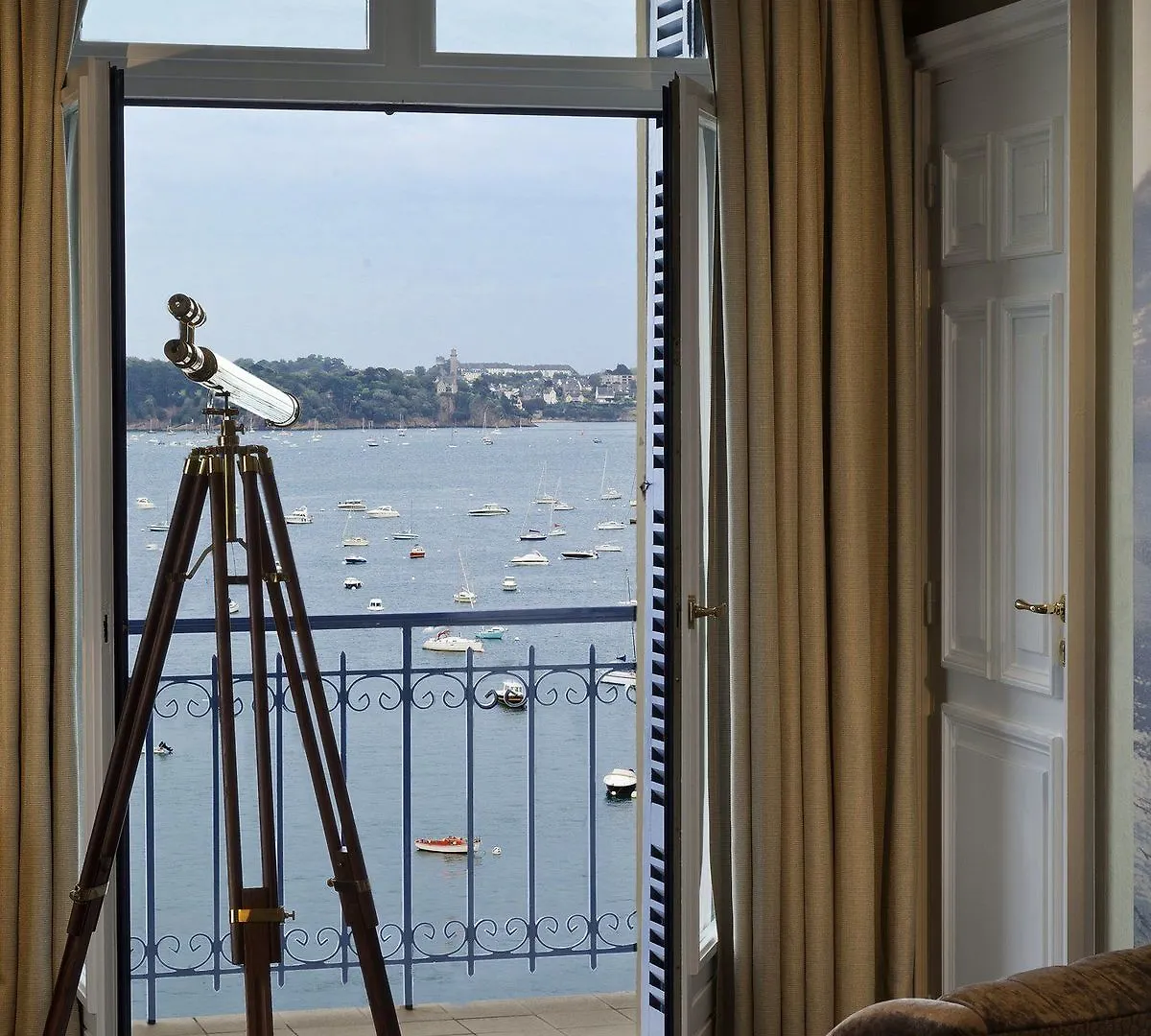 Hotel Barriere Le Grand Hotel Dinard 5*,