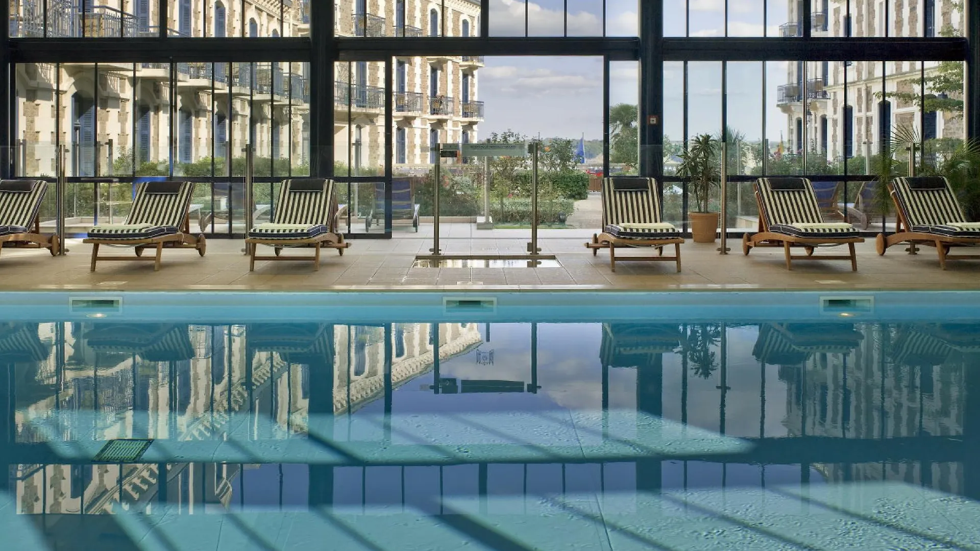 Hotel Barriere Le Grand Hotel Dinard 5*,  France