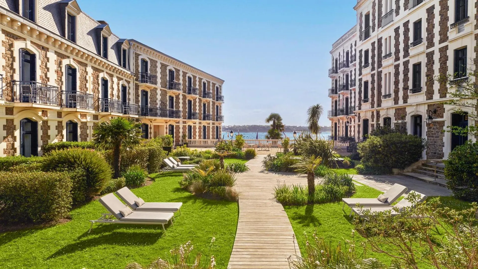 Hotel Barriere Le Grand Hotel Dinard contacts